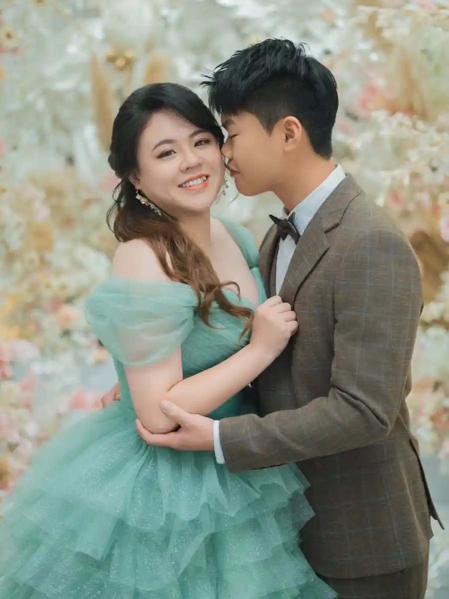 新人婚紗照｜專業攝影師現場拍攝，婚禮即印